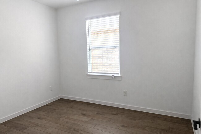 Building Photo - 8438 Bay Rdg Cir