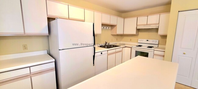 Building Photo - 305 Prairie Ave