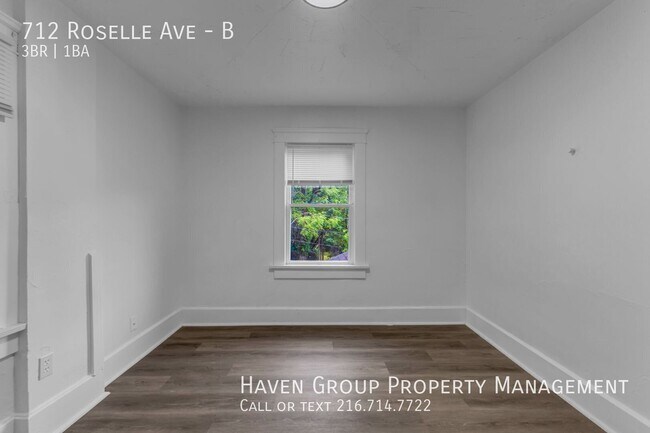 Building Photo - 712 Roselle Ave