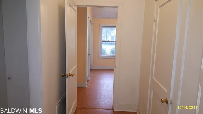 Building Photo - 304 W Orange Ave