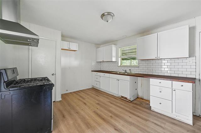 Building Photo - 205 W 14th St
