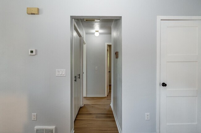 Building Photo - 236 N Fair Oaks Ave