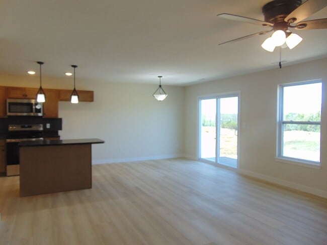 Building Photo - New Modern 3 Bed 2 Bath House