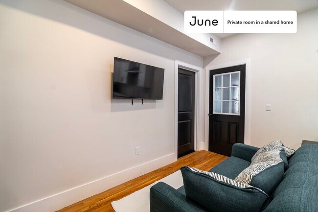 Building Photo - Room in Shared 5 bed/2 bath home in Roxbury
