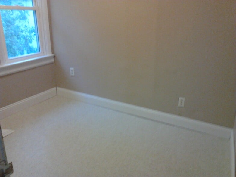 Building Photo - 313 Washtenaw Rd