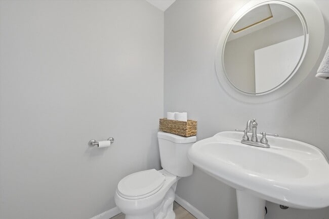 Building Photo - 2211 Carpenter Ave