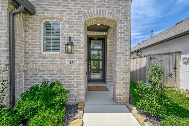 Building Photo - 430 W Cascade Heights Dr