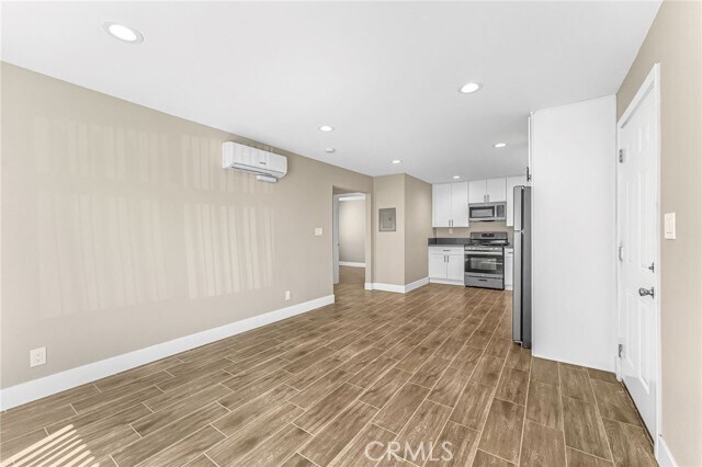 Building Photo - 2417 W Stanford St