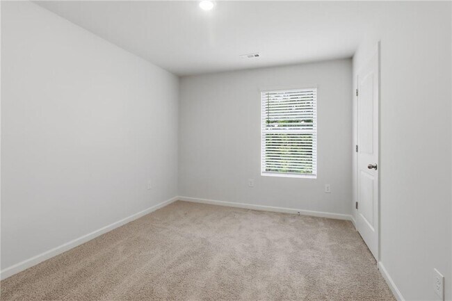 Building Photo - 48 Berryville Dr