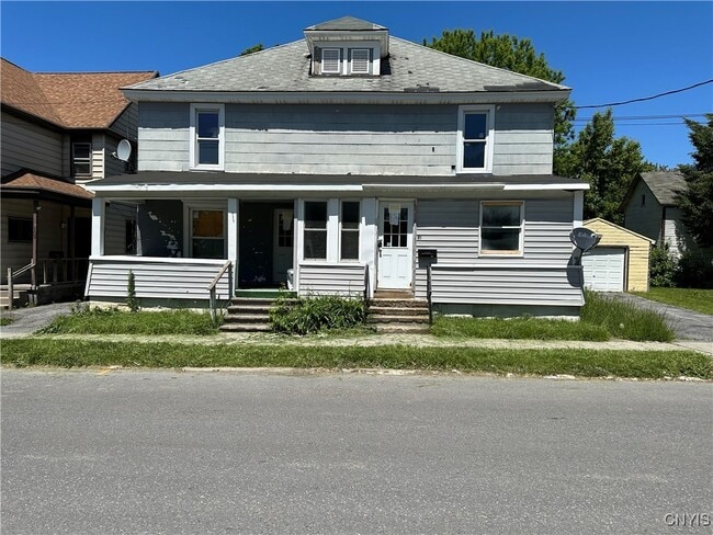 Primary Photo - 113 E Lynde St