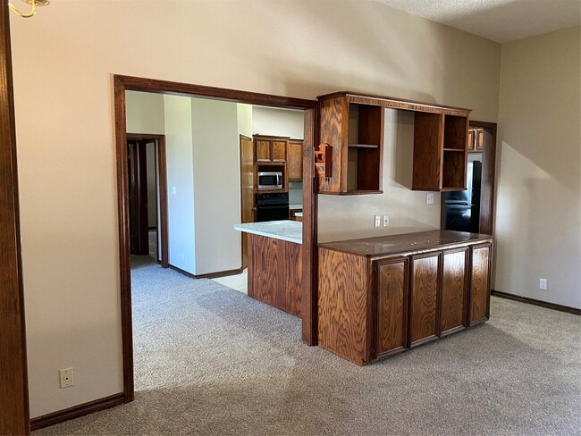 Building Photo - 301 Jansen Dr