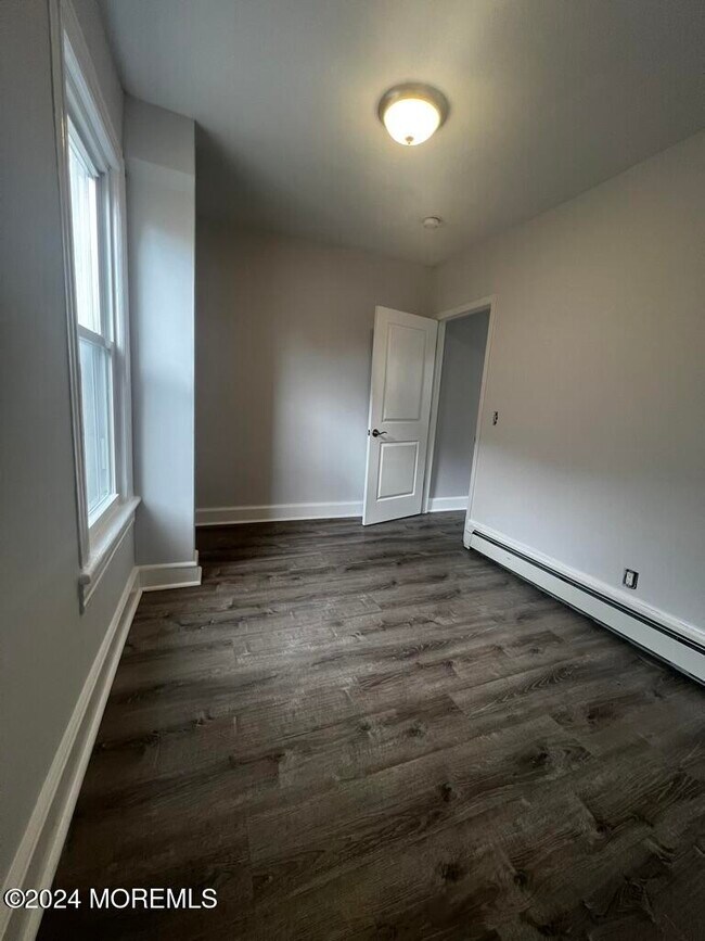 Building Photo - 615 2nd Ave