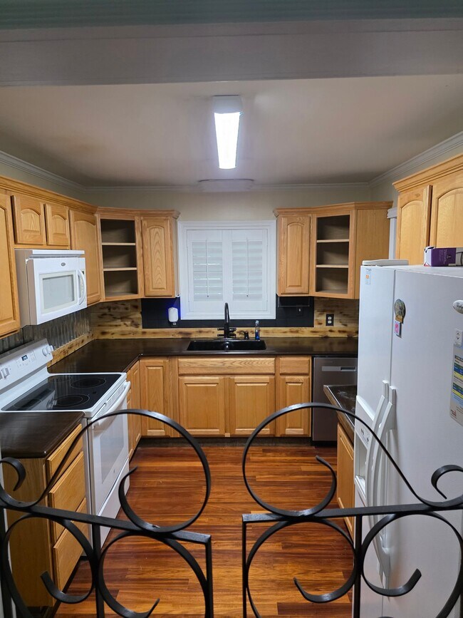 Building Photo - 318 Powell Dr