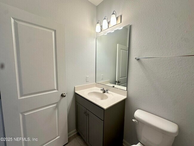 Building Photo - 215 Pine Bluff Dr