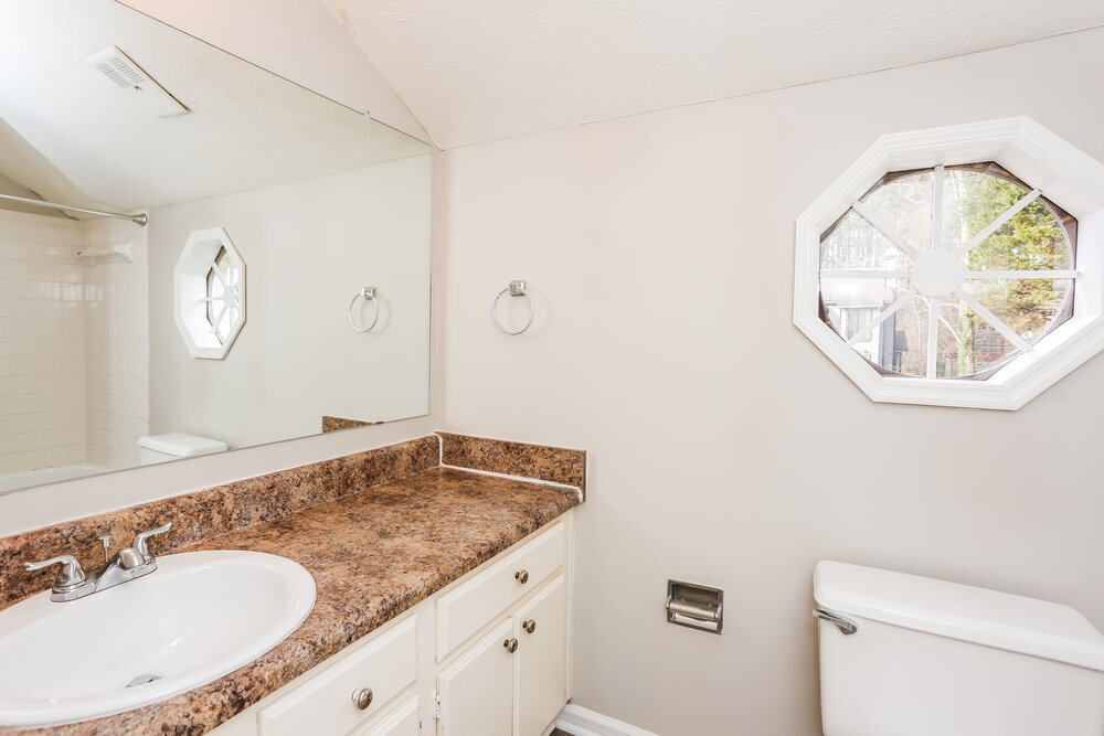 Building Photo - 4723 Old Highgate Entry