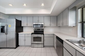 Building Photo - 2216 Amesbury Ct