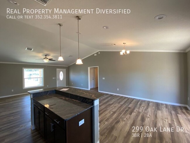 Building Photo - 299 Oak Ln Dr