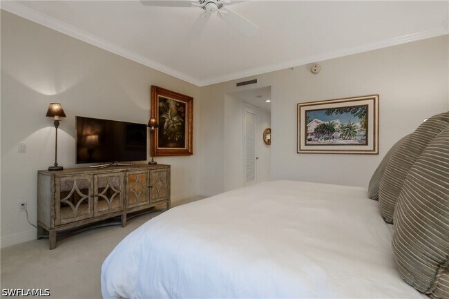 Building Photo - 8787 Bay Colony Dr