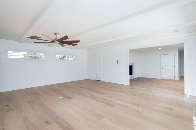 Building Photo - GORGEOUS Remodeled and Upgraded Beautiful ...