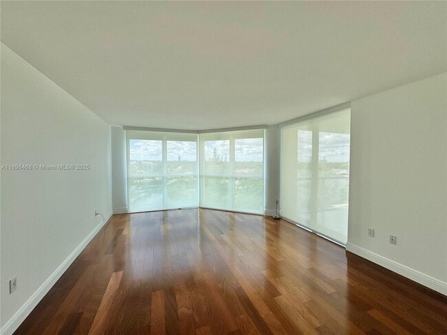 Building Photo - 16500 Collins Ave