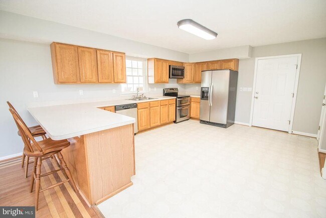 Building Photo - 45132 Hewitt Rd