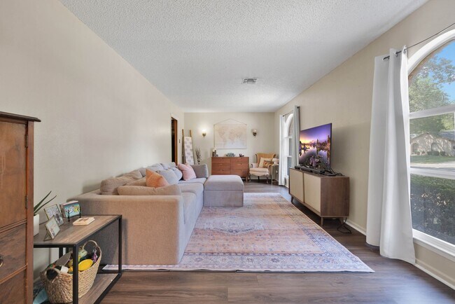 Building Photo - Discover Old World Charm in Northern Hills!