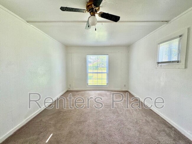 Building Photo - 319 E Dawes Ave