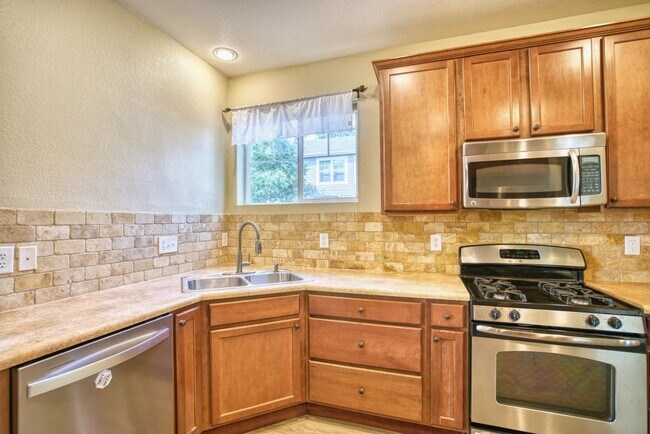 Building Photo - 2370 Windmill Dr