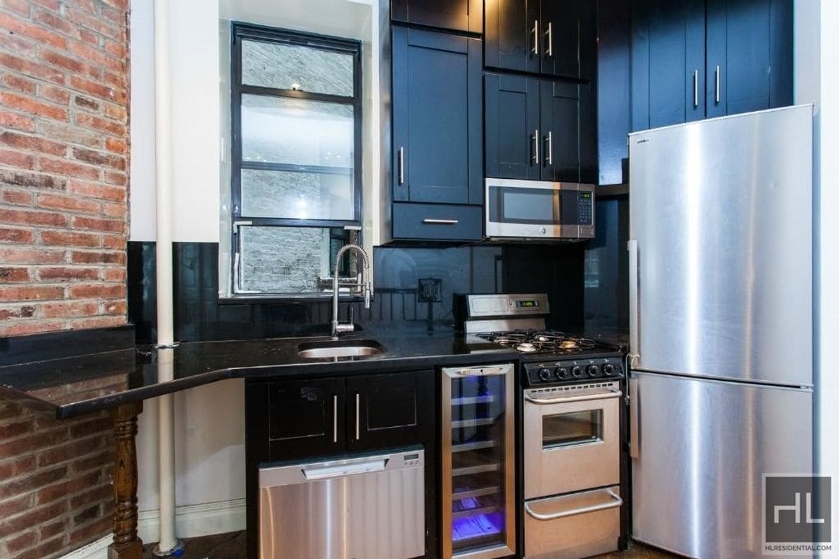 Building Photo - Mott Street