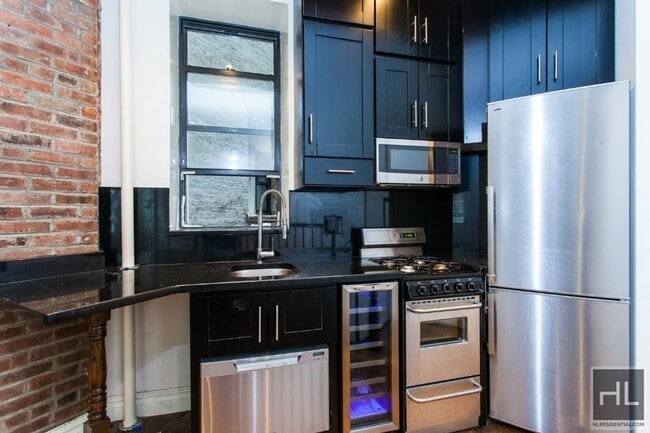 Building Photo - 248 Mott St