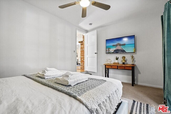 Building Photo - 23057 Sylvan St