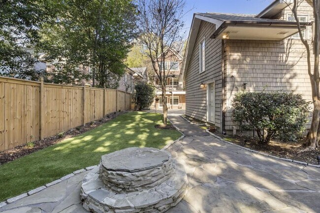 Building Photo - 97 Huntington Rd NE