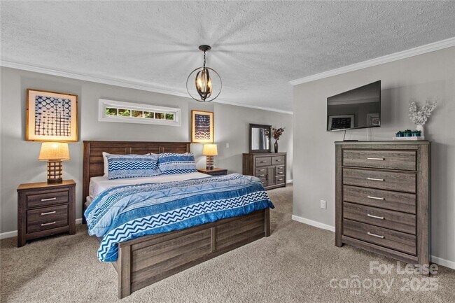 Building Photo - 9598 Riviera Dr