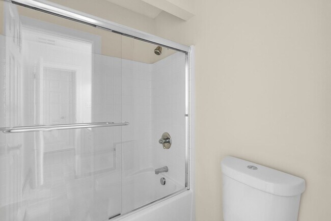 Building Photo - Spacious Condo in Norfolk