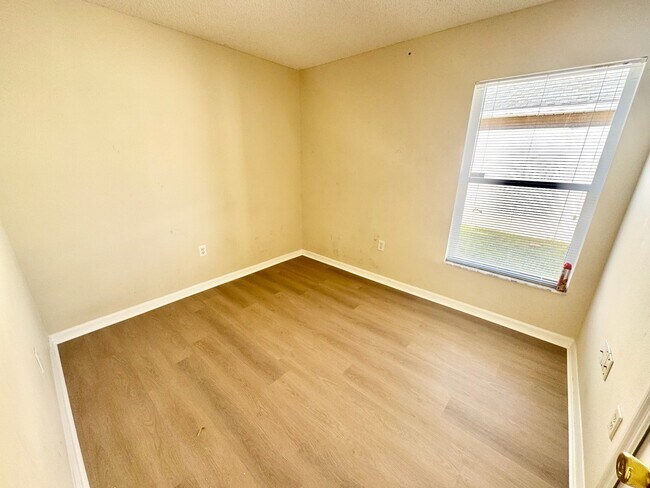 Building Photo - 1317 Casterton Cir