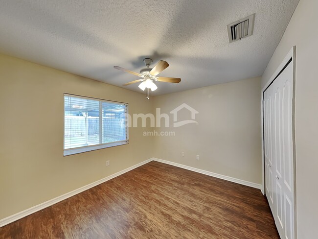 Building Photo - 12822 Lake Vista Dr