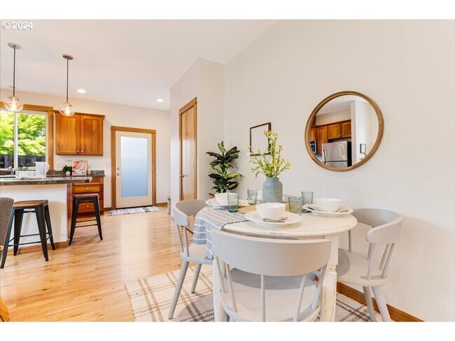 Building Photo - Charming 3-Bed, 2.5-Bath Townhome with Private Patio, Open Floor Plan, and Prime King Neighborhoo...