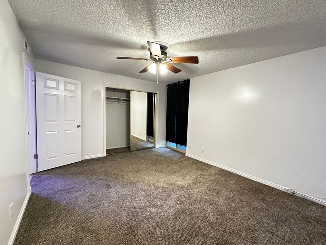 Building Photo - Great 2 bedroom Condo now Available!