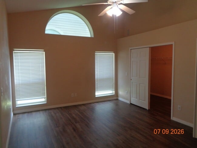 Building Photo - Beautiful 4 Bed/ 3bath Pool home