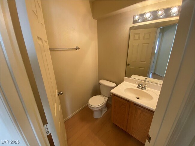 Building Photo - 3945 Bayamon St