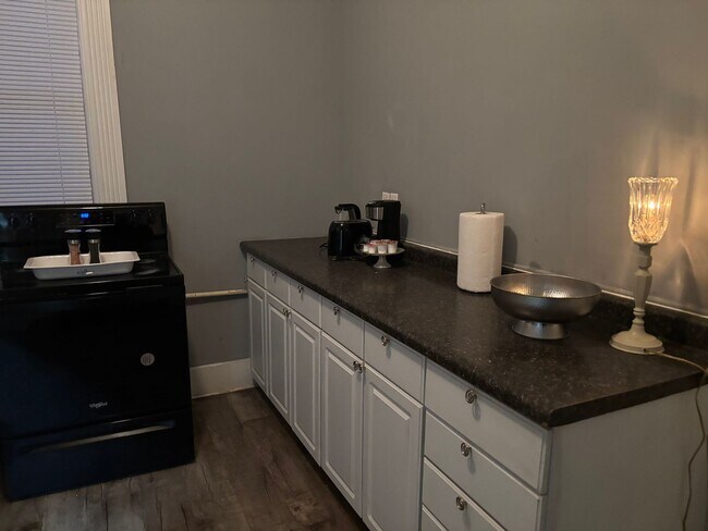 Building Photo - Cozy Little Italy Bungalow | Furnished - Mid-Term or Long-Term Lease