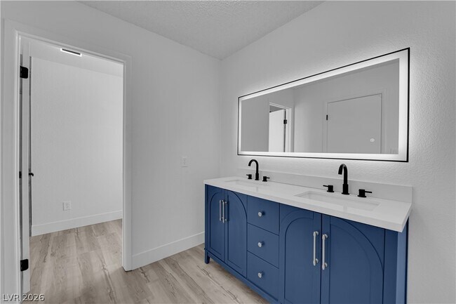 Building Photo - 6320 Peppermill Dr