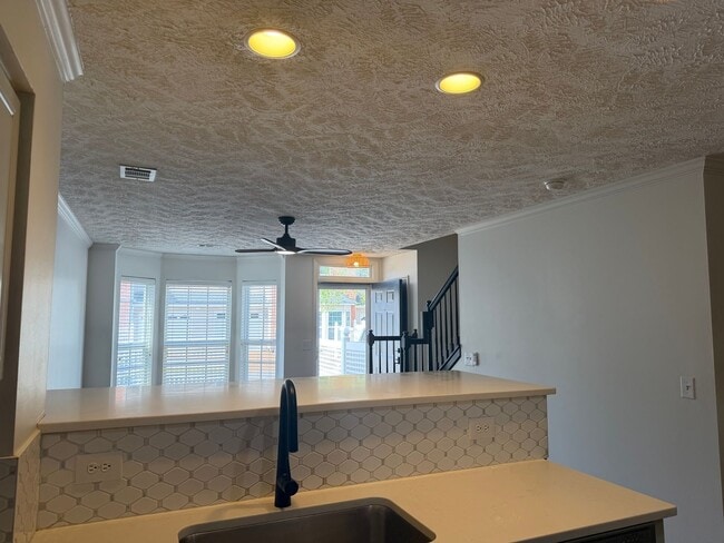 Building Photo - 2BR Townhome in Franklin