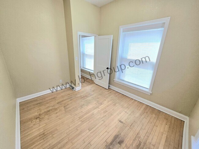 Building Photo - 5714 7th Ave