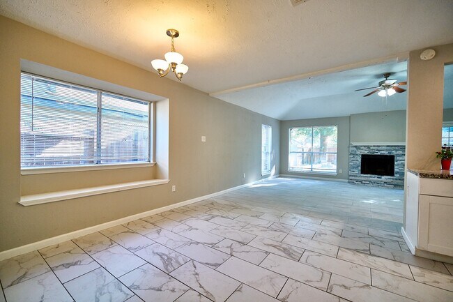 Building Photo - 2314 Pebbledowne Cir