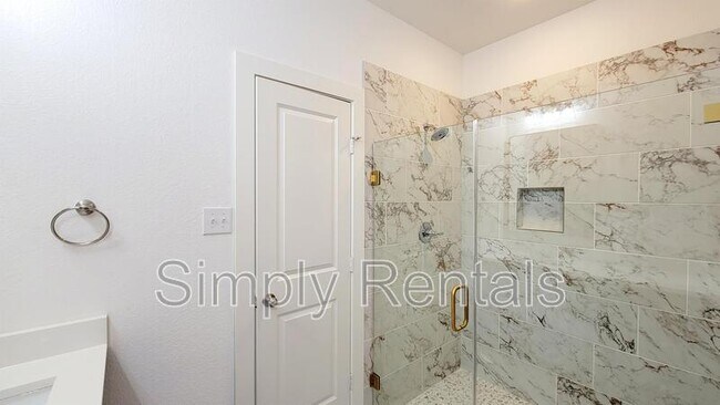 Building Photo - Gordon 3304