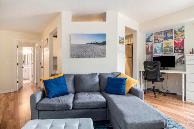 Building Photo - 2221 S Huron Pkwy