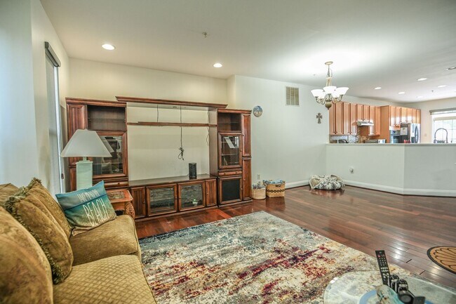Building Photo - Piney Orchard Townhome