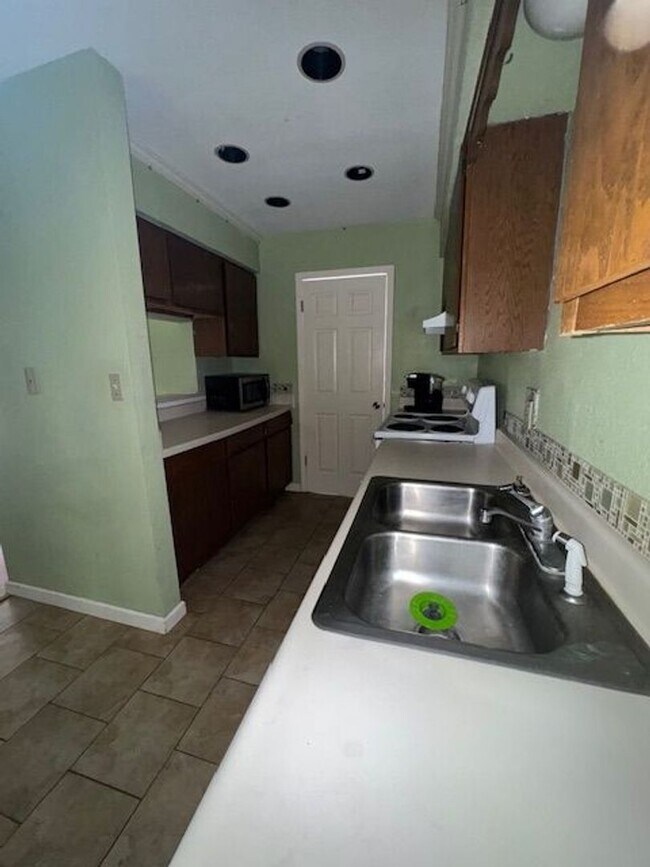 Building Photo - 1100 sqft under $1000-Calallen Area