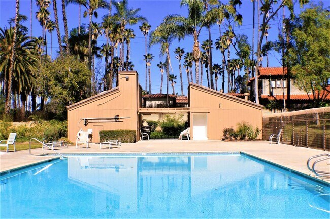 Building Photo - Stunning 3 bed, 2 bath Townhome for Rent.